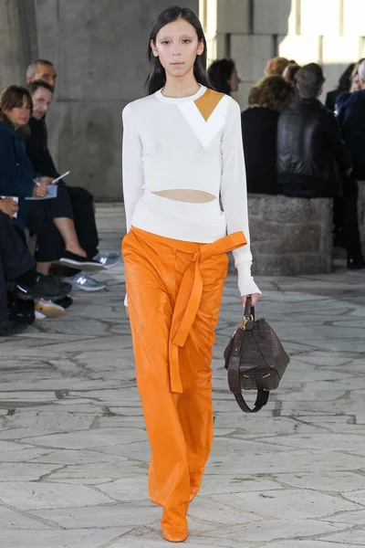 Look 32